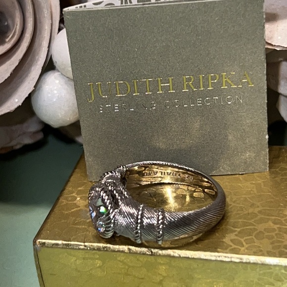 Gorgeous Judith Ripka size 9 bezel set stone ring - Picture 5 of 7